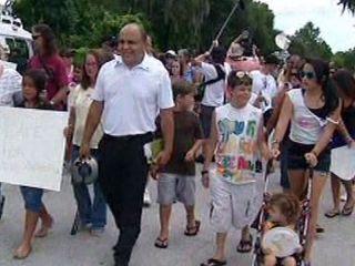 Caylee Anthony Memorial Walk in Florida | BahVideo.com