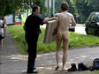 Nackt in der City Spencer Tunick in Moskau | BahVideo.com