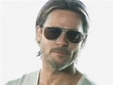 Zoom in ES - Brad Pitt promociona su nueva  | BahVideo.com