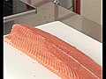 Lever les deux filets d un saumon | BahVideo.com
