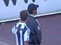 Griezmann se abraza al de seguridad | BahVideo.com