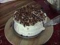 How to Make Hummingbird Cake | BahVideo.com