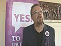 Izzard says yes to AV | BahVideo.com