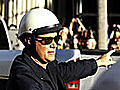 Tom Hanks llega en moto a su premiere | BahVideo.com