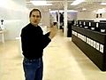 Steve Jobs presenta il primo Apple Retail Store | BahVideo.com