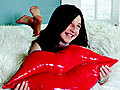 Hot Lips Pillow | BahVideo.com
