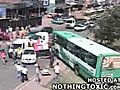 Kierowca stracil panowanie nad autobusem  | BahVideo.com
