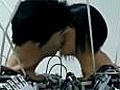 Robots kissing | BahVideo.com
