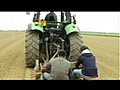 Planteuse pommes de terre implantation miscanthus Picardie - mai 2010  | BahVideo.com