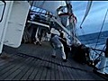 Sert rüzgar yelkenliyi yan yatiriyor | BahVideo.com