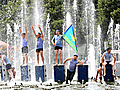 Paratroopers chill out in Moscow fountains | BahVideo.com