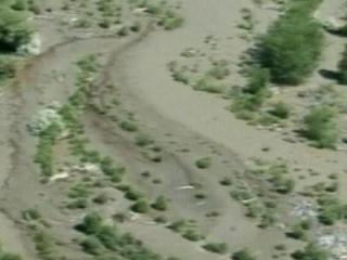 Crude oil spills into river | BahVideo.com