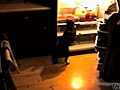 Un chien malin vole une pizza dans le frigo | BahVideo.com