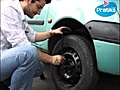 Comment changer une roue de voiture | BahVideo.com