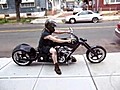 Park etti inizde oturan motosiklet  | BahVideo.com