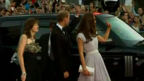 Royals delight on the red carpet | BahVideo.com