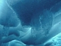 En plong e sous-marine sous la banquise arctique | BahVideo.com