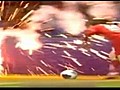 Une boule de feu en plein terrain de foot | BahVideo.com