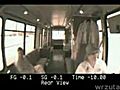 Kobieta za kierownic autobusu | BahVideo.com