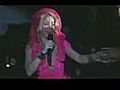 A Shakira le roban el anillo en un concierto | BahVideo.com