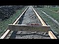 Cr ation d une piste pi tonne en b ton Articimo color au bord de L Ourcq | BahVideo.com