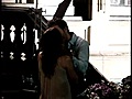 Jennifer Lopez Films A Rainy Kiss Scene For The Backup Plan | BahVideo.com