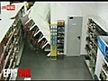 Pracownica kontra sklepowy towar | BahVideo.com