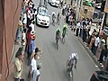 Ciclista Vs coche aparcado | BahVideo.com