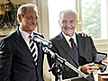 Condecoran a Carlos Fuentes en Par s | BahVideo.com