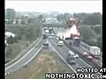 Kula ognia na autostradzie | BahVideo.com