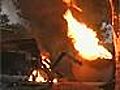 Indien 30 Menschen sterben bei Unfall mit Tanklastzug | BahVideo.com
