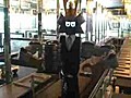 Un robot camarero acapara las miradas en Tailandia | BahVideo.com
