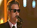 Dia act a junto a Blake en The Voice  | BahVideo.com