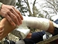 Faire un strapping pour le tendon  | BahVideo.com