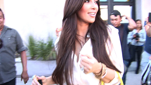 Kim Kardashian s EXTRAVAGANT Wedding Details | BahVideo.com