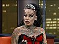  La Mujer Vampiro ama los tatuajes | BahVideo.com