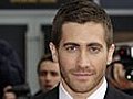 Jake Gyllenhaal gets naked | BahVideo.com