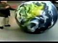 Un enfant mis KO par un ballon  | BahVideo.com
