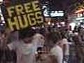 Free Huggs on Kaosan Road Thailand | BahVideo.com