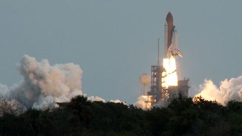 Mood and Meaning at the Final Space Shuttle Launch | BahVideo.com