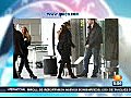 Captan a Shakira y a Piqu en el aeropuerto | BahVideo.com