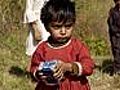 Pakistan Feeding Evacuees | BahVideo.com
