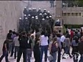 Gli scontri davanti al parlamento di Atene | BahVideo.com