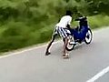 Indian man rides scooter backwards | BahVideo.com