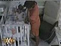 Una mujer trat de asfixiar a su beb  | BahVideo.com