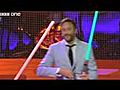 Ewan McGregor joue au sabre laser sur un plateau t l  | BahVideo.com
