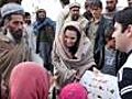 Angelina Jolie de visita en Afganist n | BahVideo.com