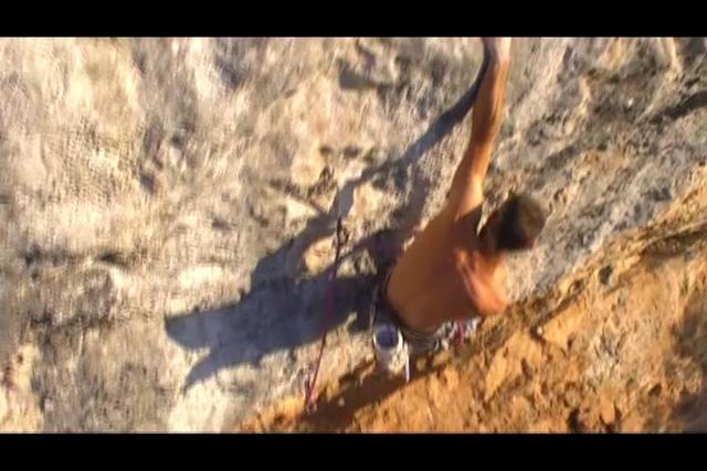 Escalade climbing is disco | BahVideo.com