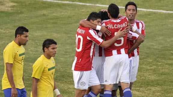 Brasil empat en el ltimo minuto ante Paraguay | BahVideo.com