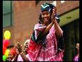 Afrika dansi yaparken zel kiyafetler  | BahVideo.com
